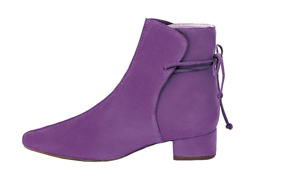 Amethyst purple women's ankle boots with laces at the back. Round toe. Low block heels. Profile view - Florence KOOIJMAN